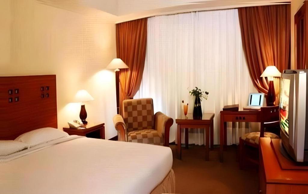 Oasis Amir Hotel Джакарта Екстериор снимка