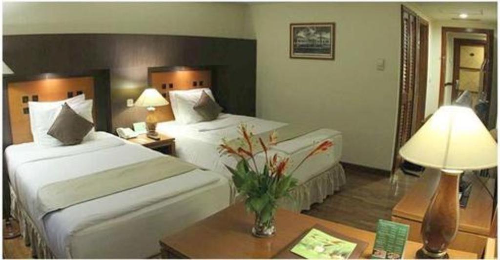 Oasis Amir Hotel Джакарта Екстериор снимка