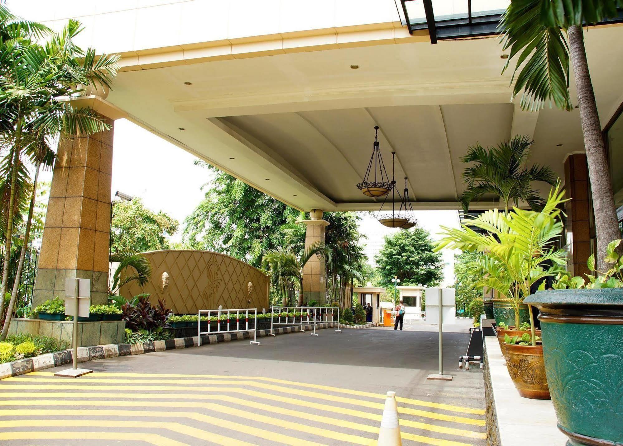 Oasis Amir Hotel Джакарта Екстериор снимка